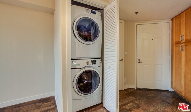 Photo - 7660 Beverly Blvd Unidad 169