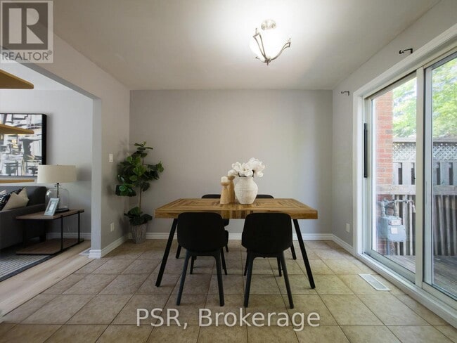 Photo - 11 Elmsdale Dr