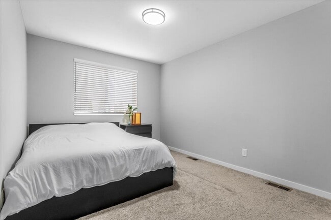 Photo - 9805 Newburgh Rd