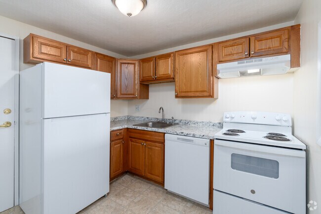 2BR, 1BA - 779SF - Kitchen