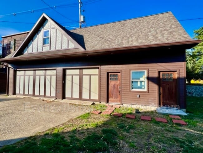 Building Photo - 701 SE Riverside Dr Rental