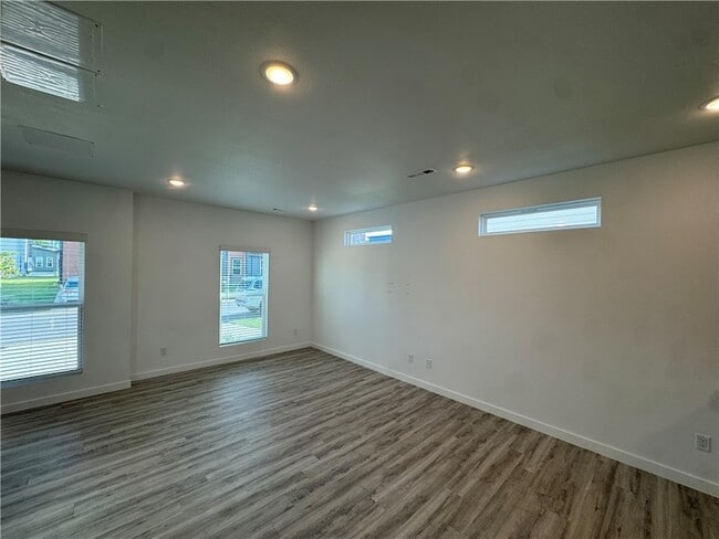 Photo - 910 Massachusetts Ave