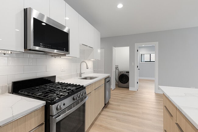 Photo - 1548 W Juneway Terrace Unit 2A