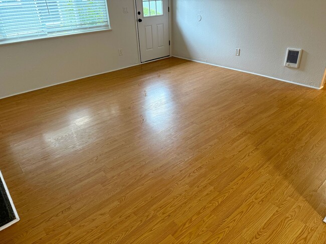 Photo - Cool Clean and Crisp-Inner SE Duplex Unit 3803