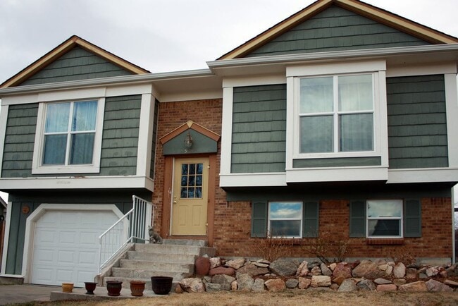 Building Photo - 523 W Hackberry St