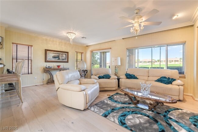 Photo - 2706 Grand Forks Rd