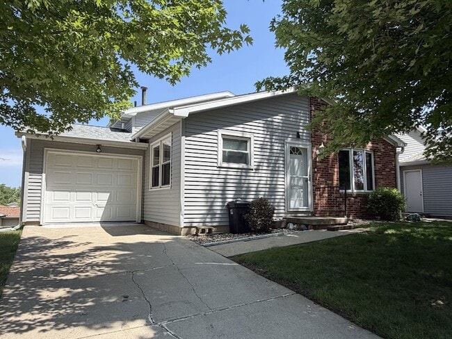 Building Photo - 1538 Hunt Dr Unit A
