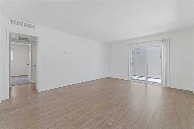 Photo - 5709 Hazeltine Ave Apartment Unit 03