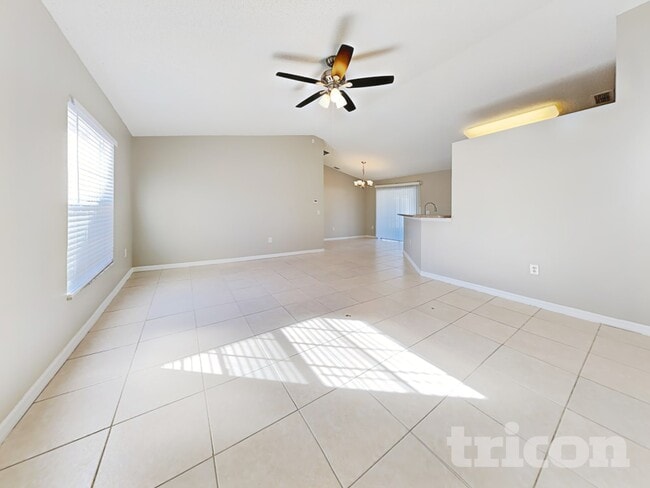 Photo - 1194 Algoma St