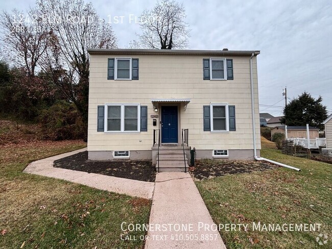 Building Photo - 1242 Elm Rd Unit 1st Floor Rental