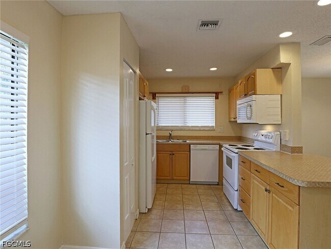 Photo - 1420 Park Shore Cir Unit 3