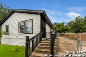 Photo - 928 Hedges St