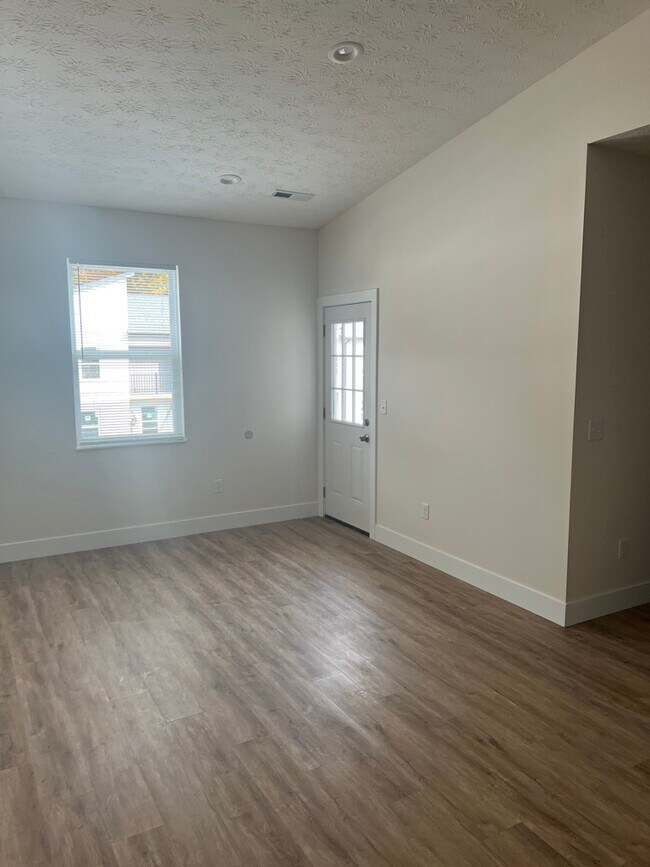 809 Courtyard Ln Townhome Townhome Rental in Amelia OH