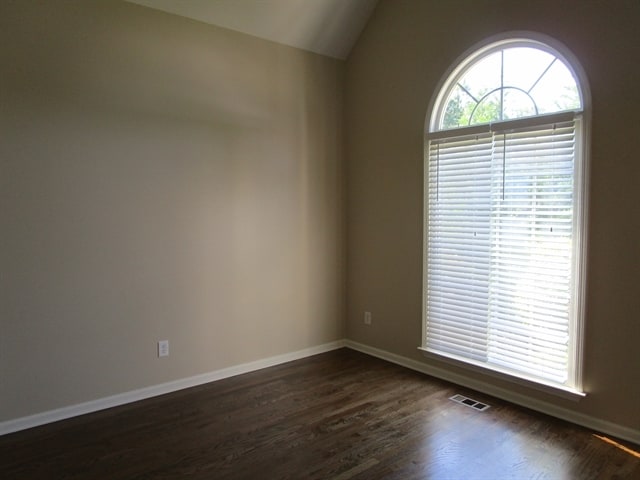 Photo - 623 Redwood Ln