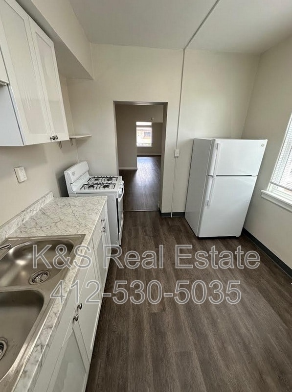 Photo - 527 Marwood Ave