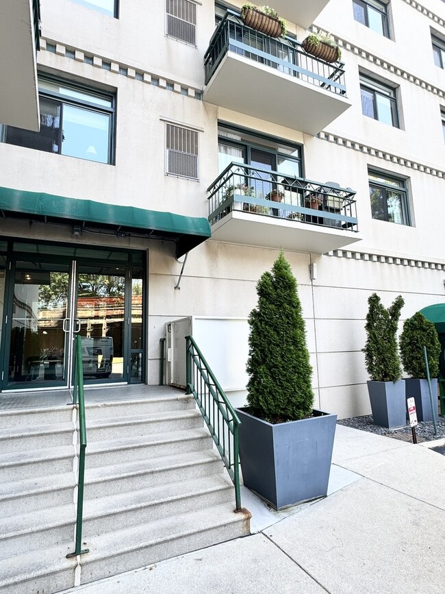 Photo - 680 N Green St Unit 706