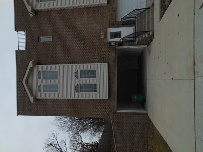 Photo - 910 East St Townhome