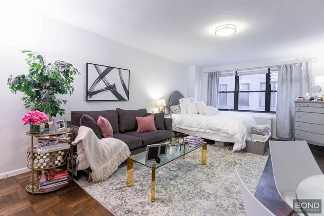 Building Photo - 96 Fifth Avenue Unit 2B Rental