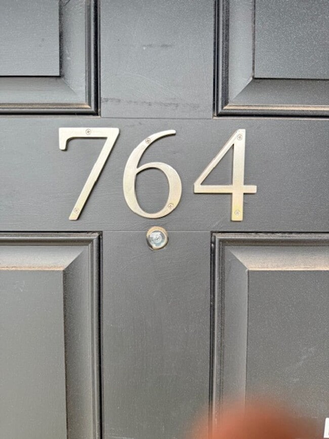 Building Photo - Maryville 37803 - Newly Remodeled, 1 bedroom, 1 bath Apartment - Contact Troy Adams (865) 233-6949