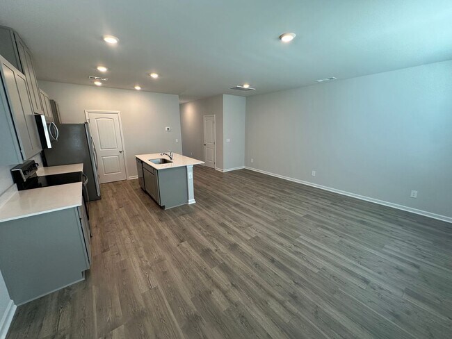 206 Hazel Ln