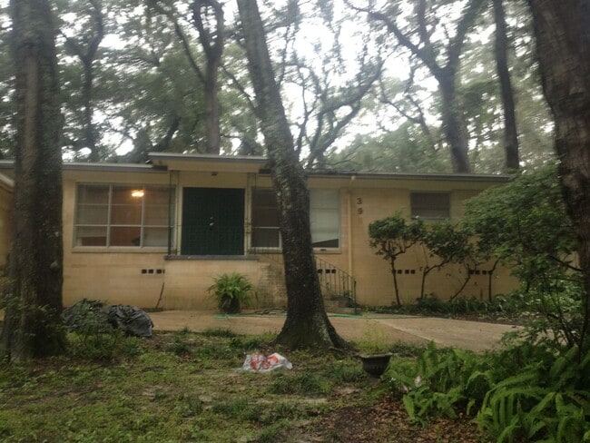 Building Photo - Charming 4BR/2BA Home with Elegant Features and Outdoor Bliss!