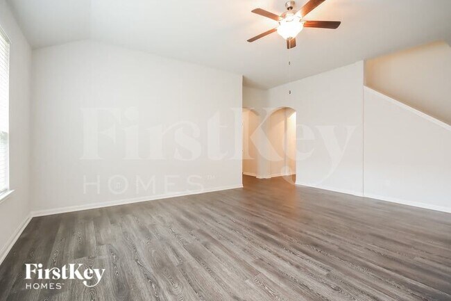 119 Lakeway Circle