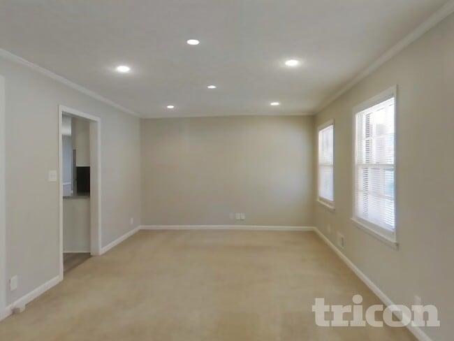 Photo - 430 Beaumont Dr SW