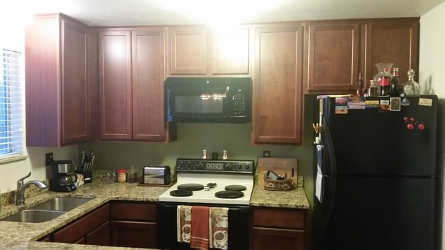 Photo - Spacious 3 Bed + Office, 2 Bath Single Fam...