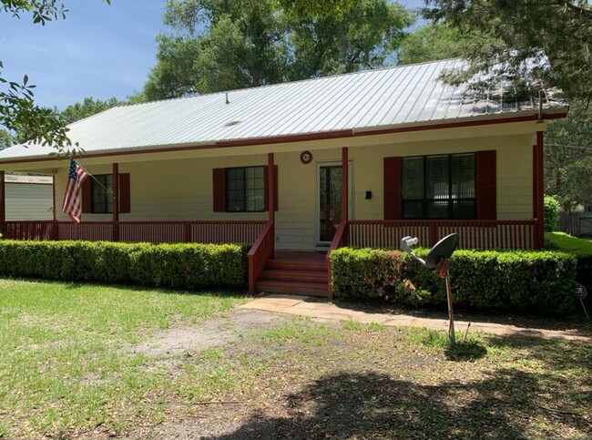 Charming 3-Bedroom Home in Starke, FL – Pa... - Charming 3-Bedroom Home in Starke, FL – Pa...