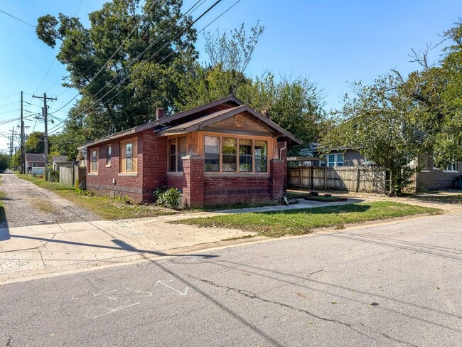 Building Photo - Charming Fort Smith Home - 2 Bed, 1 Bath (...
