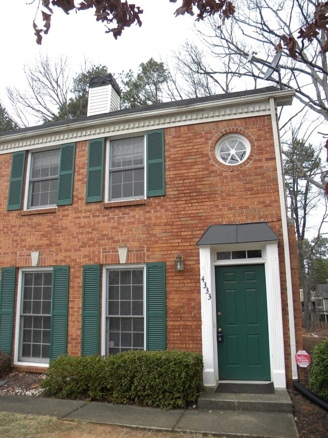 Building Photo - Norcross Hidden Gem! 2 Bed-2.5 Bath, New Paint and Flooring!