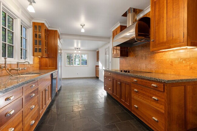 Photo - 1524 SW Myrtle St