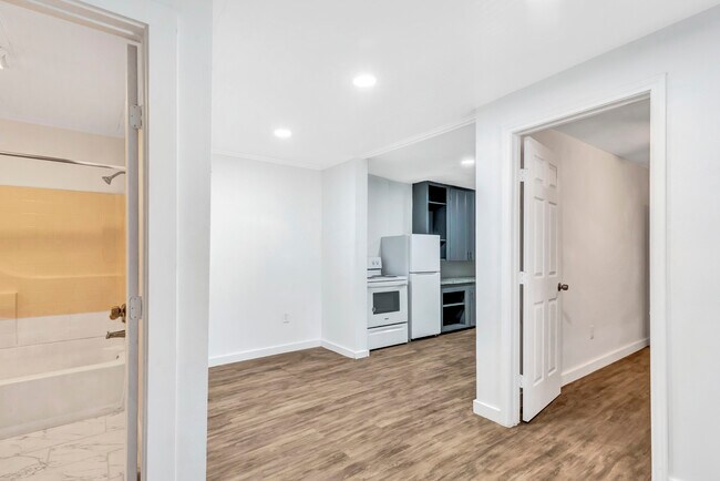 Photo - 397 Wills Point St Unidad #1