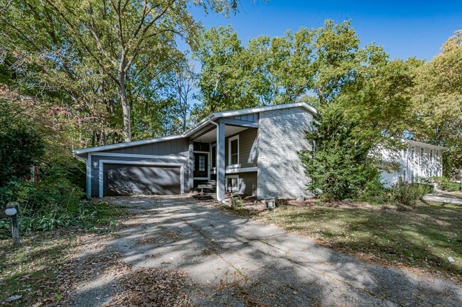 Building Photo - 1887 Carriage Hill Rd