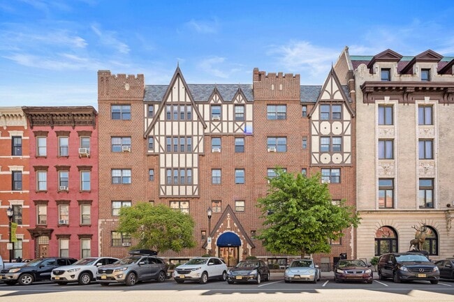 Building Photo - 1015 Washington St Unit 30