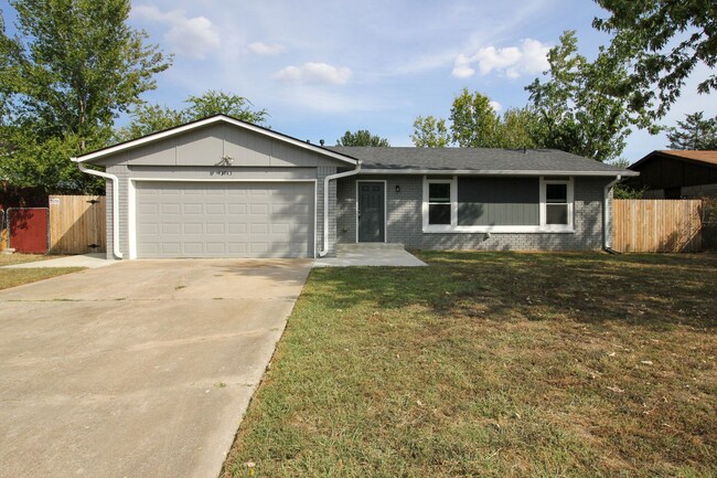 Building Photo - Freshly Remodeled & Ready For You To Call Home!