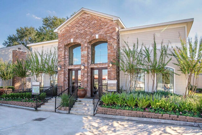 Photo - Lakeshore Apartments