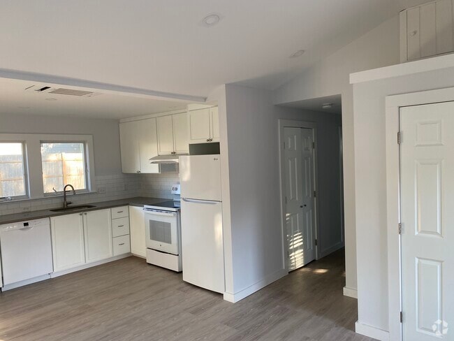 Building Photo - 112 Telegraph Road Unit B Rental