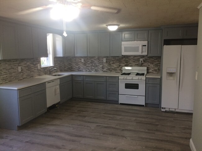 Building Photo - 85 Edgewood Ave Rental