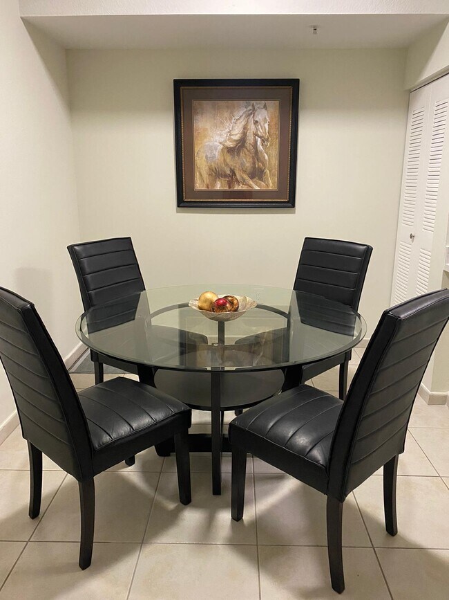 Comida - 7350 NW 114th Ave Unidad 308