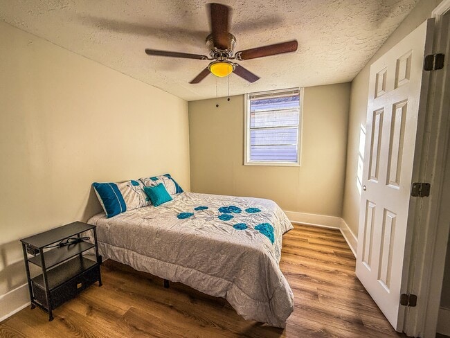 Photo - 207 W 21st St