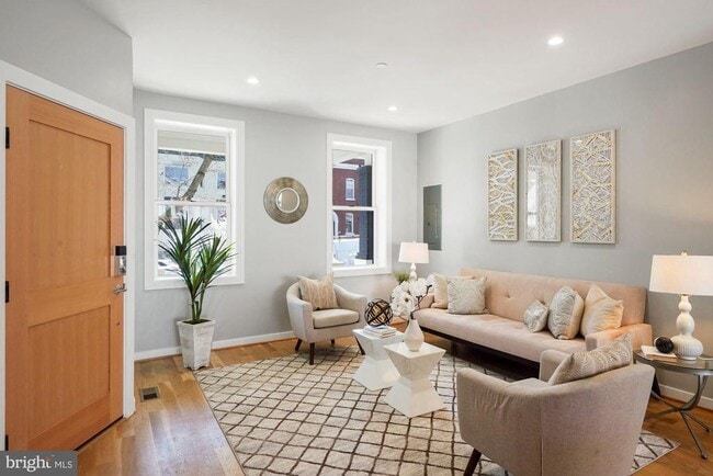 Photo - 731 Park Rd NW