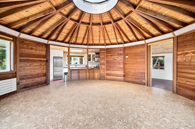 Photo - 143 Lone Oak Ln