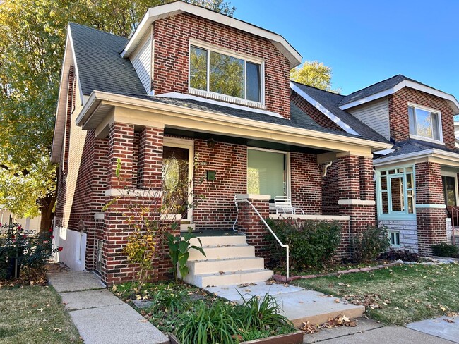 Charming 2-Bed Gem in St. Louis with 966 S... - Charming 2-Bed Gem in St. Louis with 966 S... Apartment