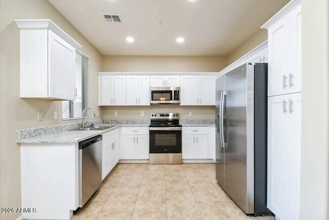 Photo - 40092 Calabria St