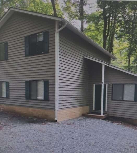 1521 Partridgeberry Rd