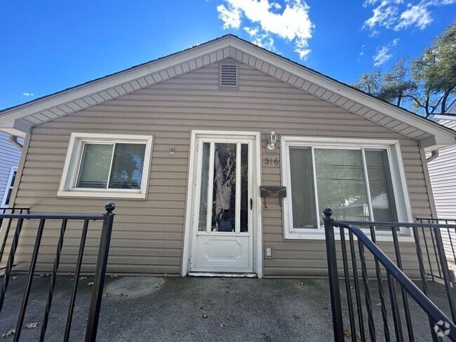 Building Photo - 316 E George Ave Rental