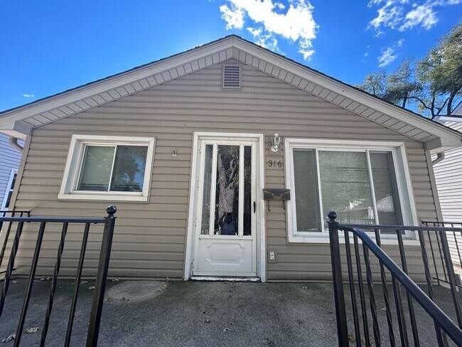 Photo - 316 E George Ave House