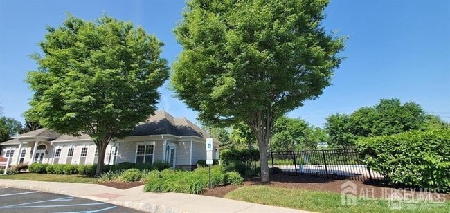 Photo - 725 Timberlake Dr