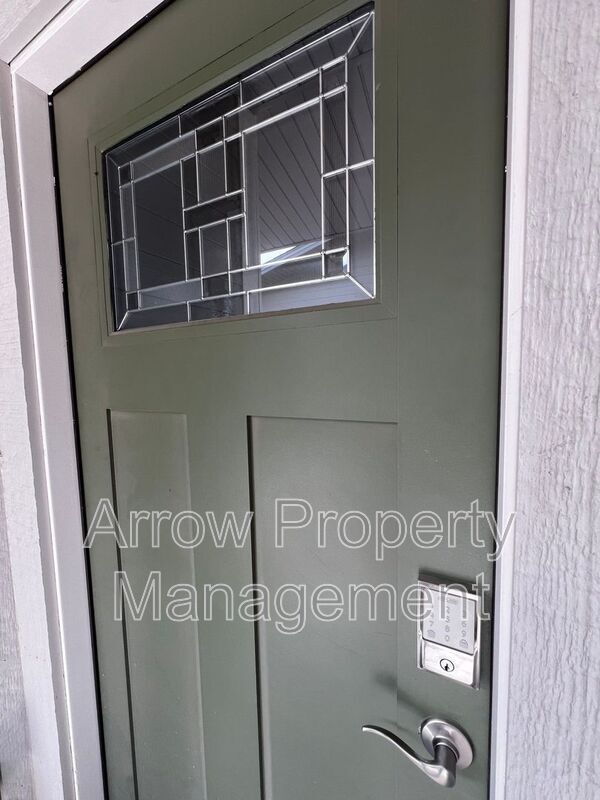 Photo - 1215 Claude Rd